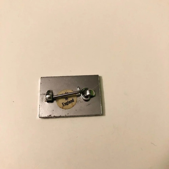 Vintage Queen Pin Made in England Enamel Rock Music Rock n  Roll Band - Picture 4 of 8